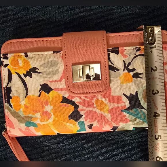 Flower Wristlet Wallet (PUR2) - Picture 12 of 14